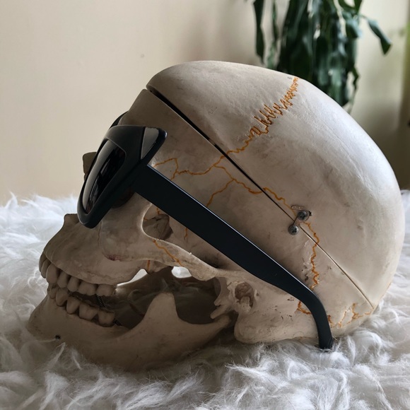 SOLD Extreme Cat Eye Sunnies - Picture 2 of 10